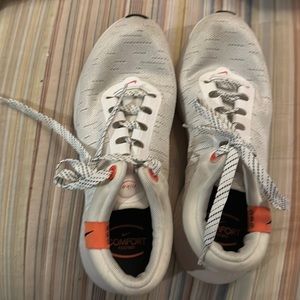 Nike comfort footbed shoes